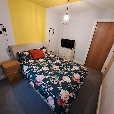 Private And Comfortable Room In Cosy Home Nottingham Extérieur photo